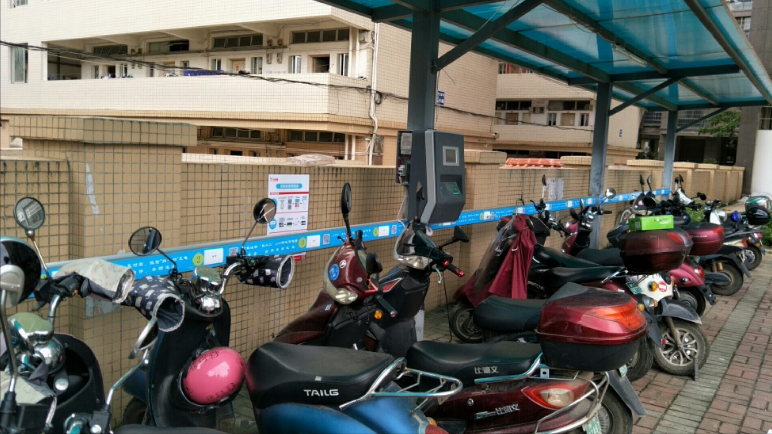 人民网点评电动车：别为难老百姓，要从根本解决乱象，建设充电桩(图5)