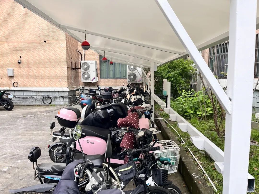 为安全加码，松江这个小区新增100个非机动车充电桩(图3)