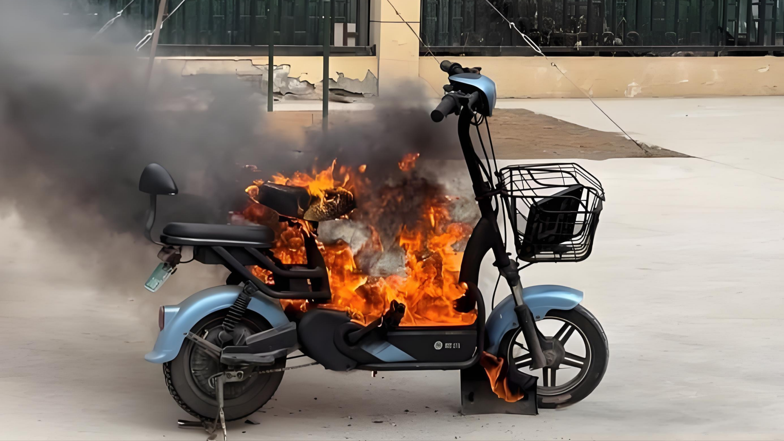 电动车“火”遍全国，锂电池是罪魁祸首吗？行内人：铅酸也有可能(图2)