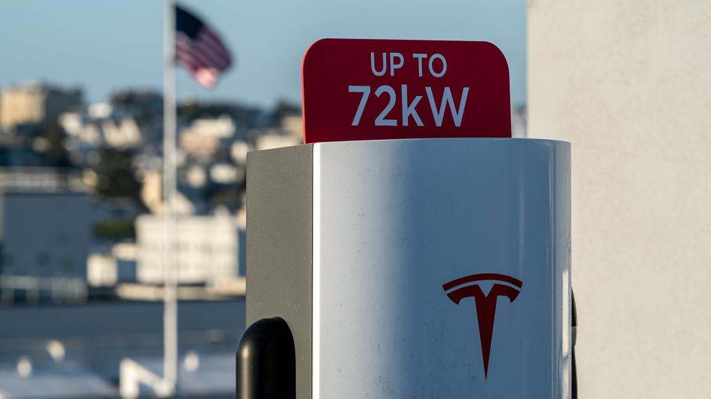 裁掉整个充电桩团队后，特斯拉给自己留下了一个烂摊子