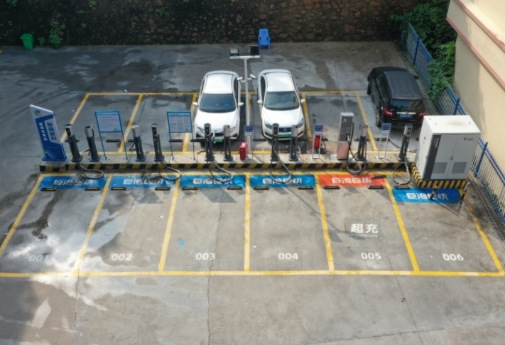 中国“桩王争霸”：充电桩大赢家出现，全国运营充电桩数超56万台(图2)